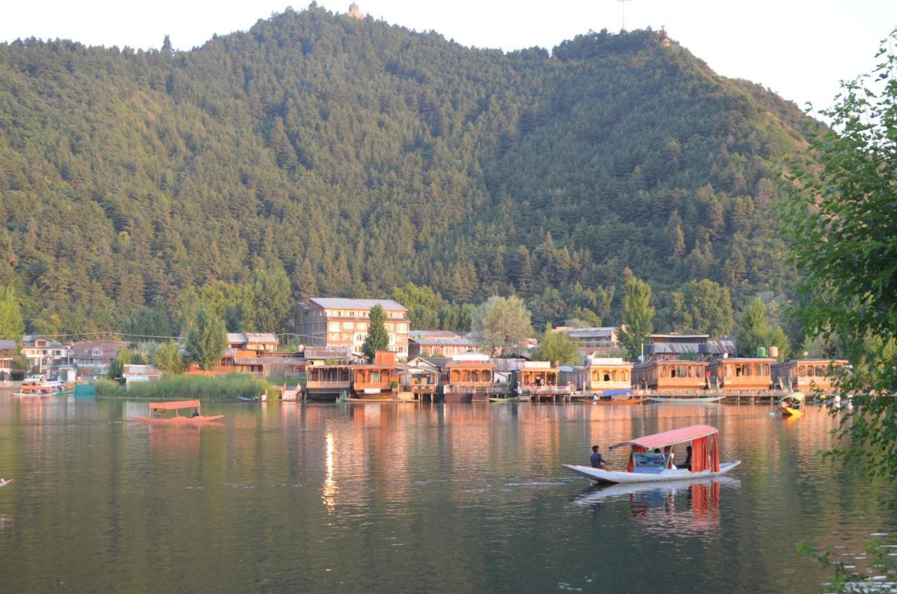 New Alexandra Houseboats Hotell Srīnagar Eksteriør bilde
